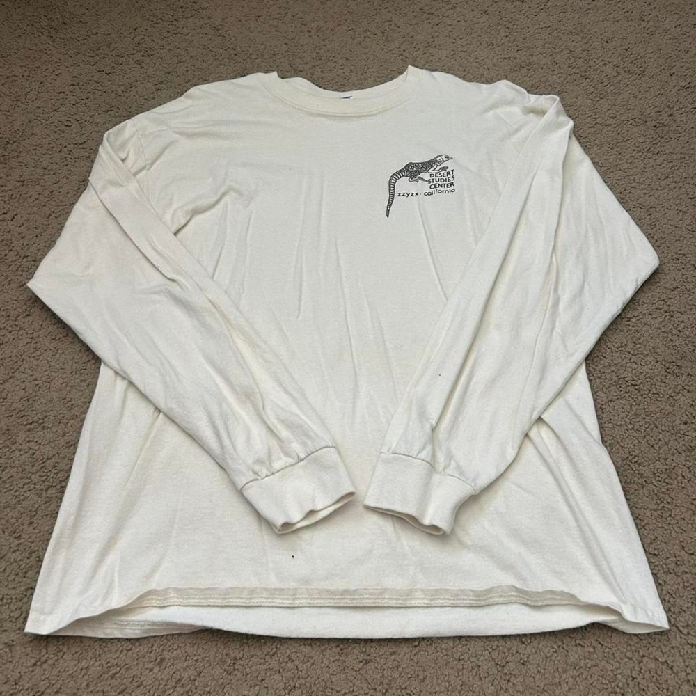 Vintage Gildan white long sleeve shirt with black lizard graphic. Size: L